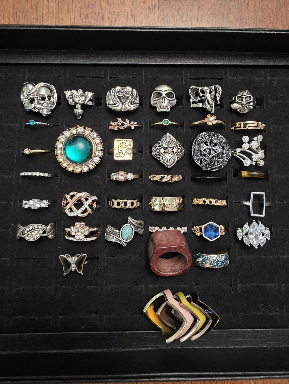 40 Piece Vintage To Costume Gold & Silver Toned Ring Lot Bundle Estate